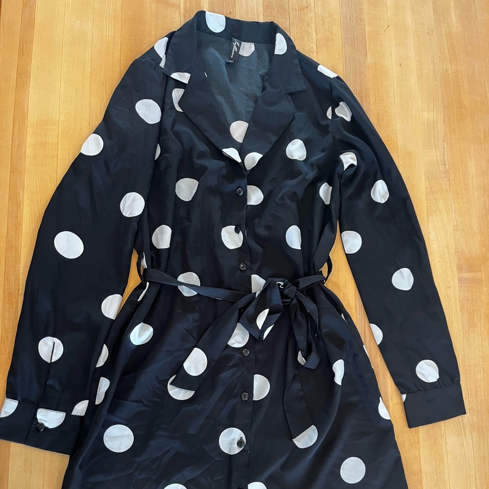 Influence shirt dress in polka dot with tie waist - US size 6